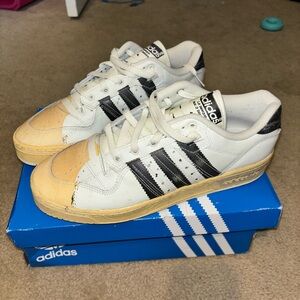 2020 Adidas Originals Rivalry Low Superstar Size 10